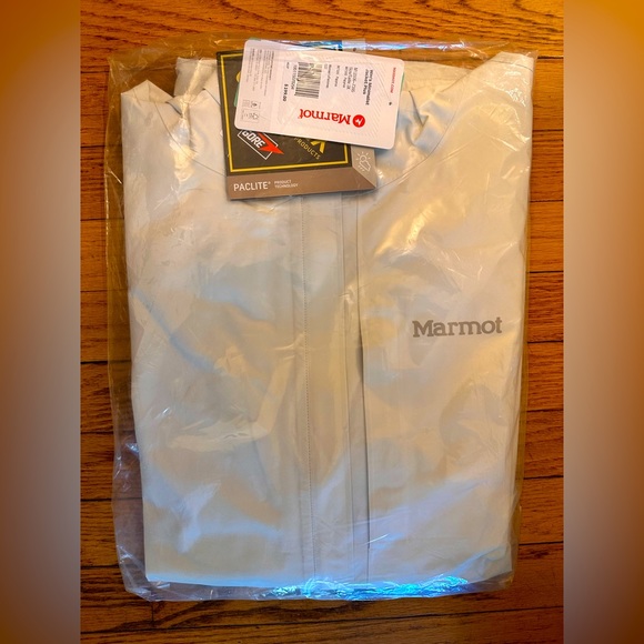 NWTs Marmot Women's Gore-Tex® Minimalist Jacket - Plus. Papyrus. - Picture 7 of 8